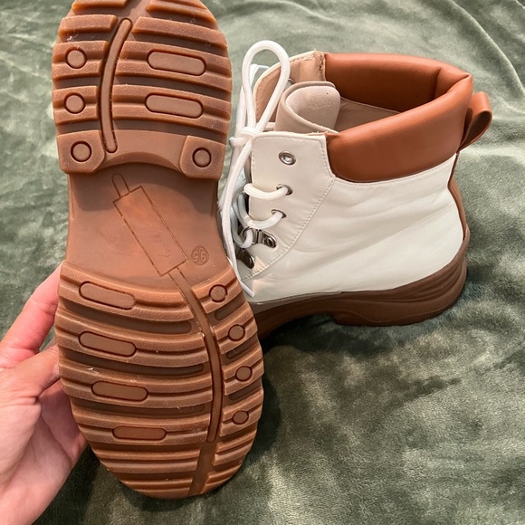 Keyera Elegant Women's White and Tan Combat Boots - Picture 4 of 6